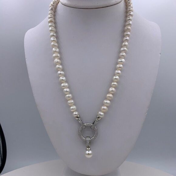 NWOT, hard/clam shell/wristlet/cross body purse/bag, champagne colour, crystals - Picture 11 of 13